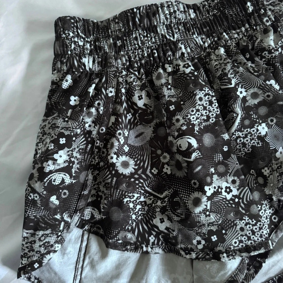 🆕🖤 Lululemon Seawheeze 2017 Tracker Short - Counter Culture White Black - Picture 2 of 7